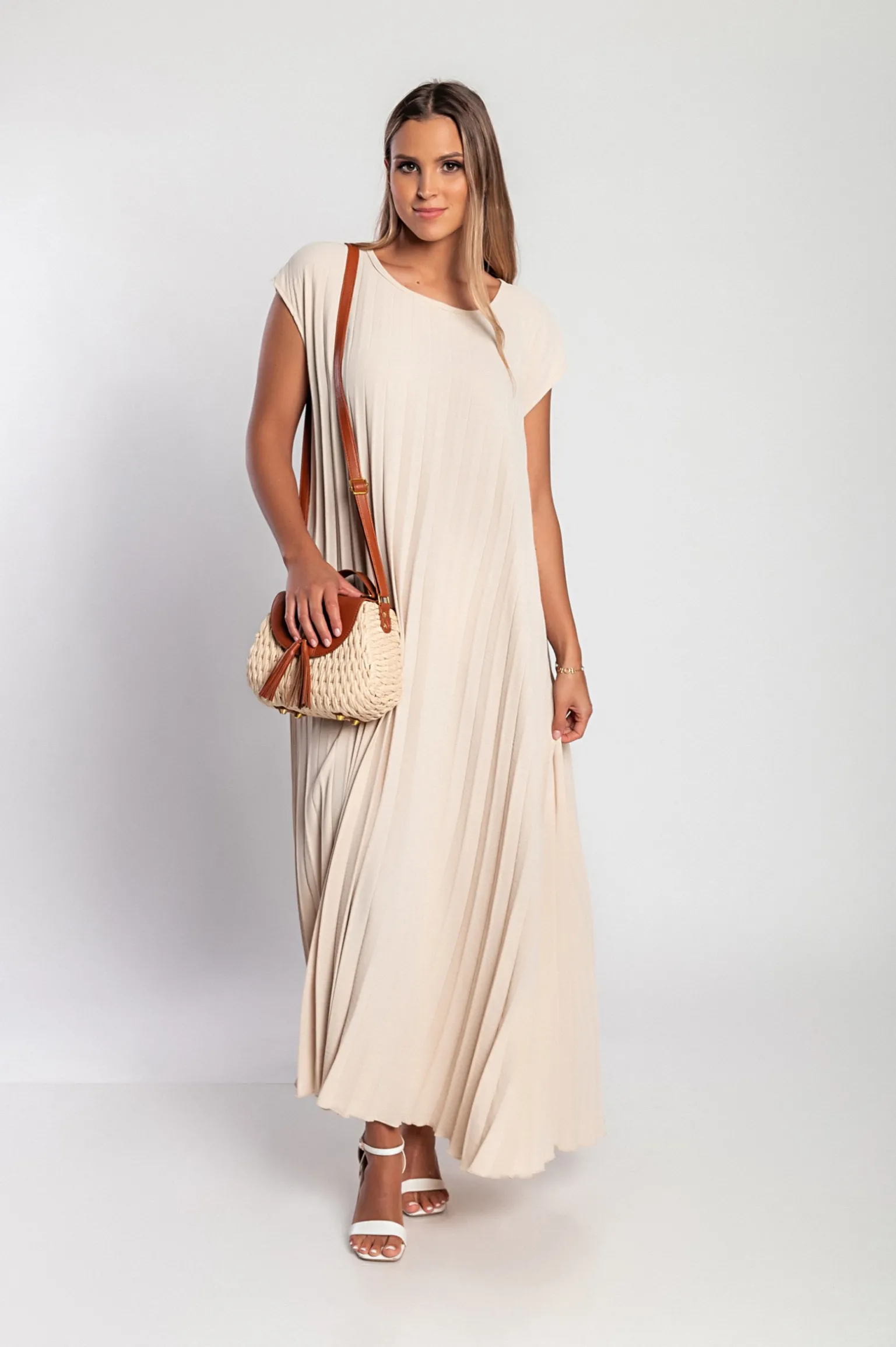 Abito lungo plissettato, beige