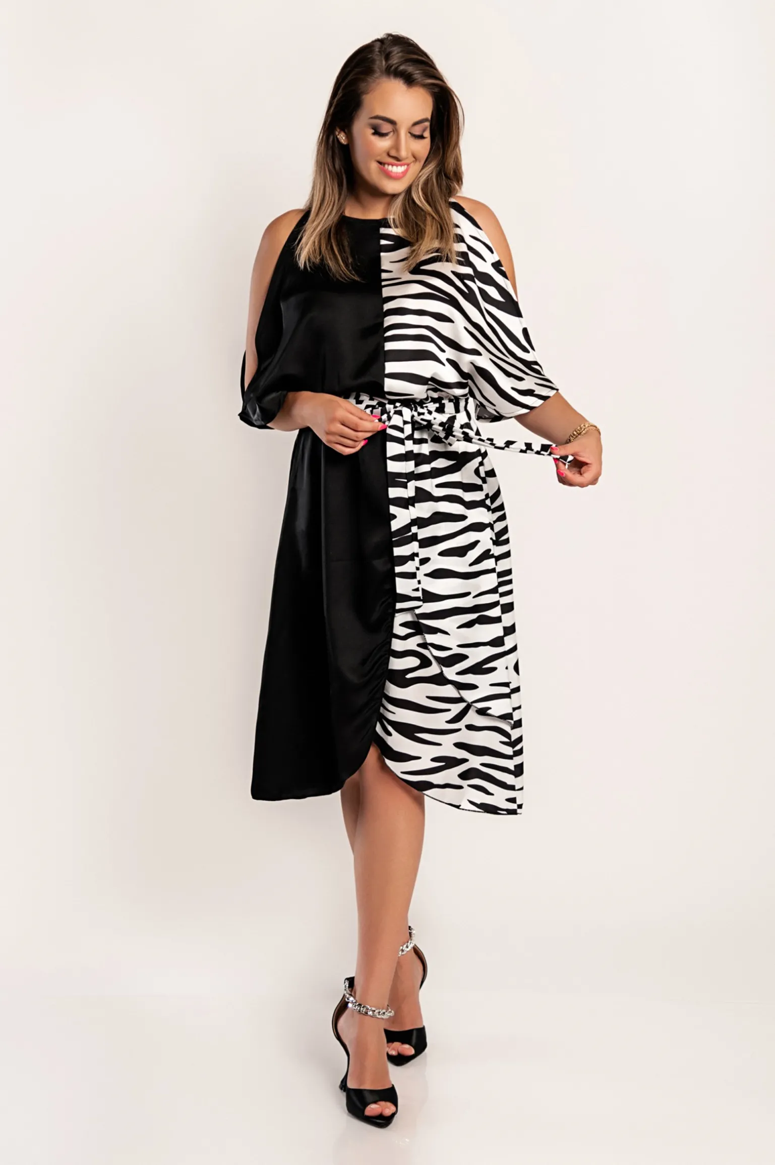 Abito midi elegante con cut-out e stampa Lotera, nero