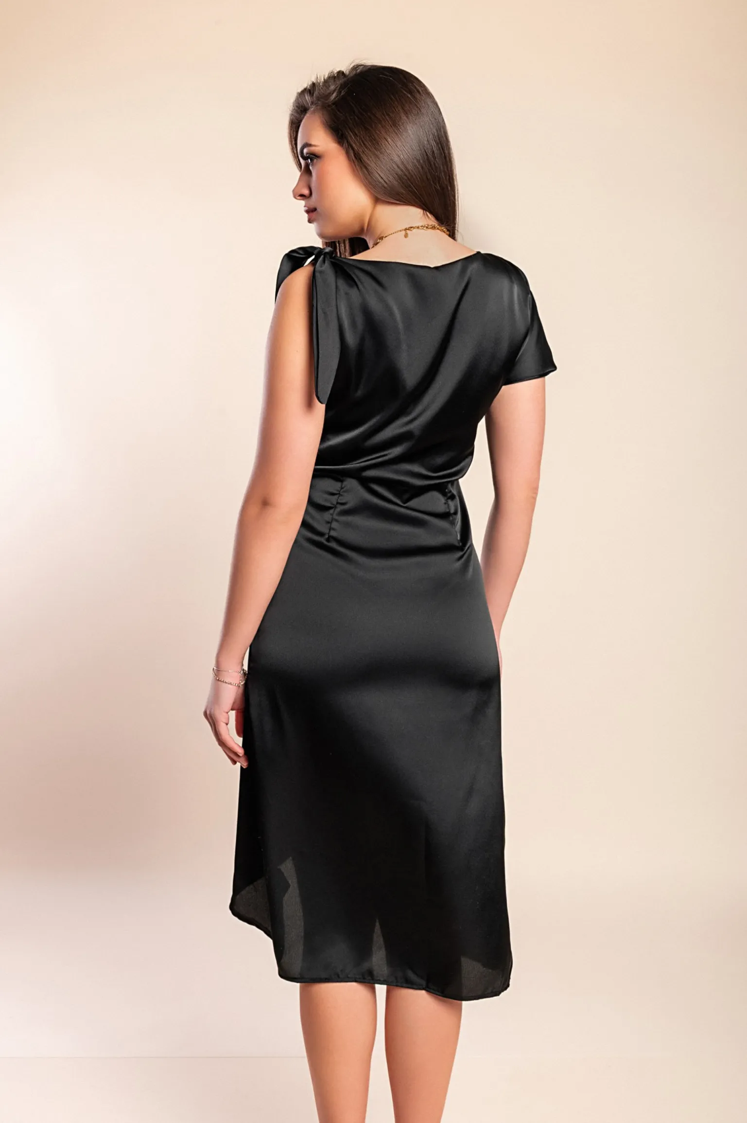 Abito midi elegante con dettagli arricciati, nero