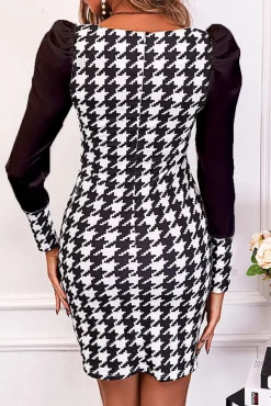 Abito mini aderente con tessuto arricciato sulle spalle e stampa pepita Herrera, bianco e nero