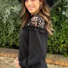 Blusa elegante con volant, nera
