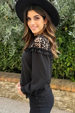 Blusa elegante con volant, nera