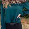 Blusa elegante con volant, petrolio