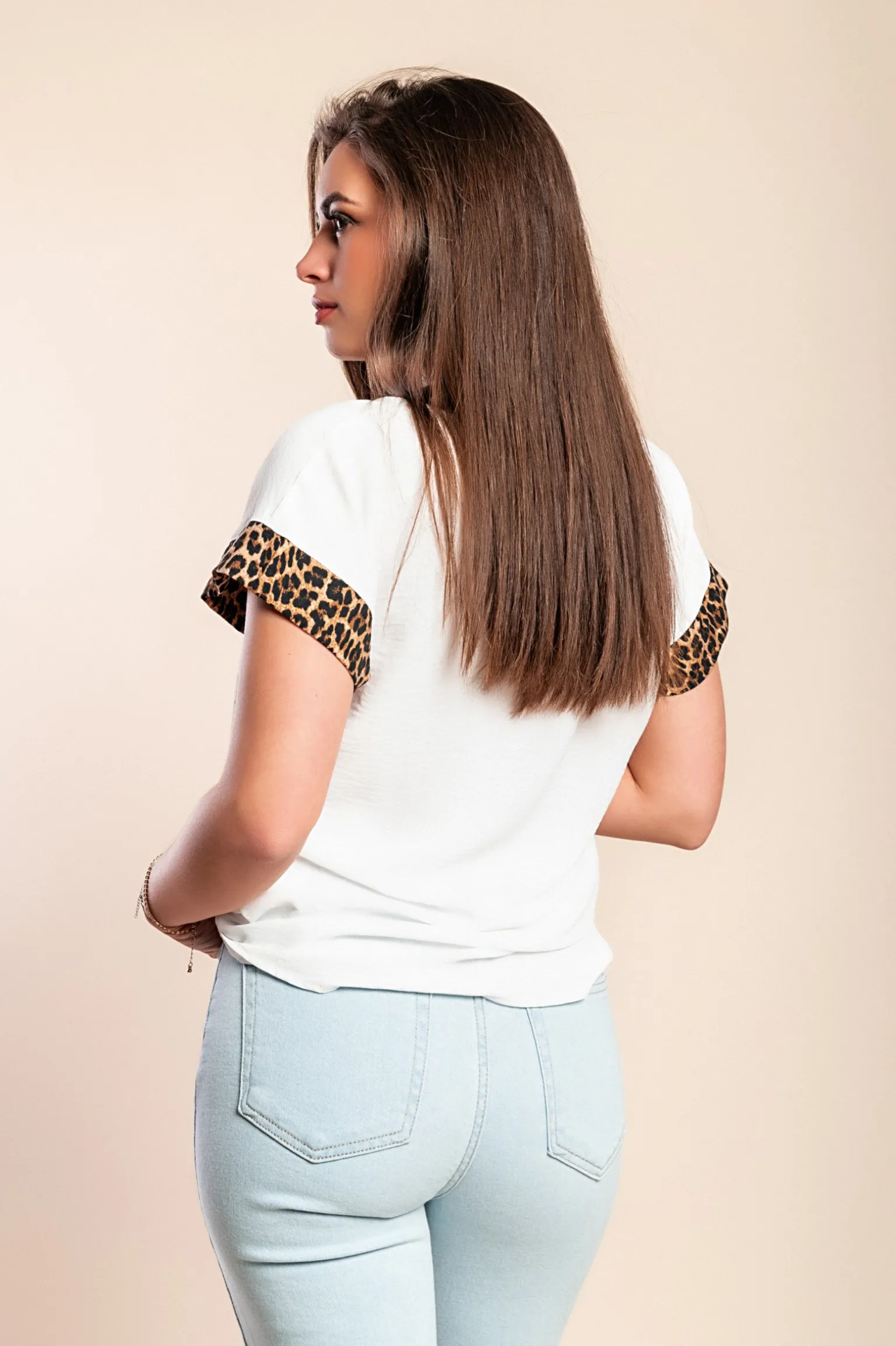 Camicetta con stampa leopardata, bianca