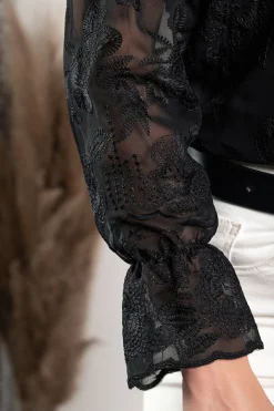 Camicia elegante con ricami e balze Laroya, nera