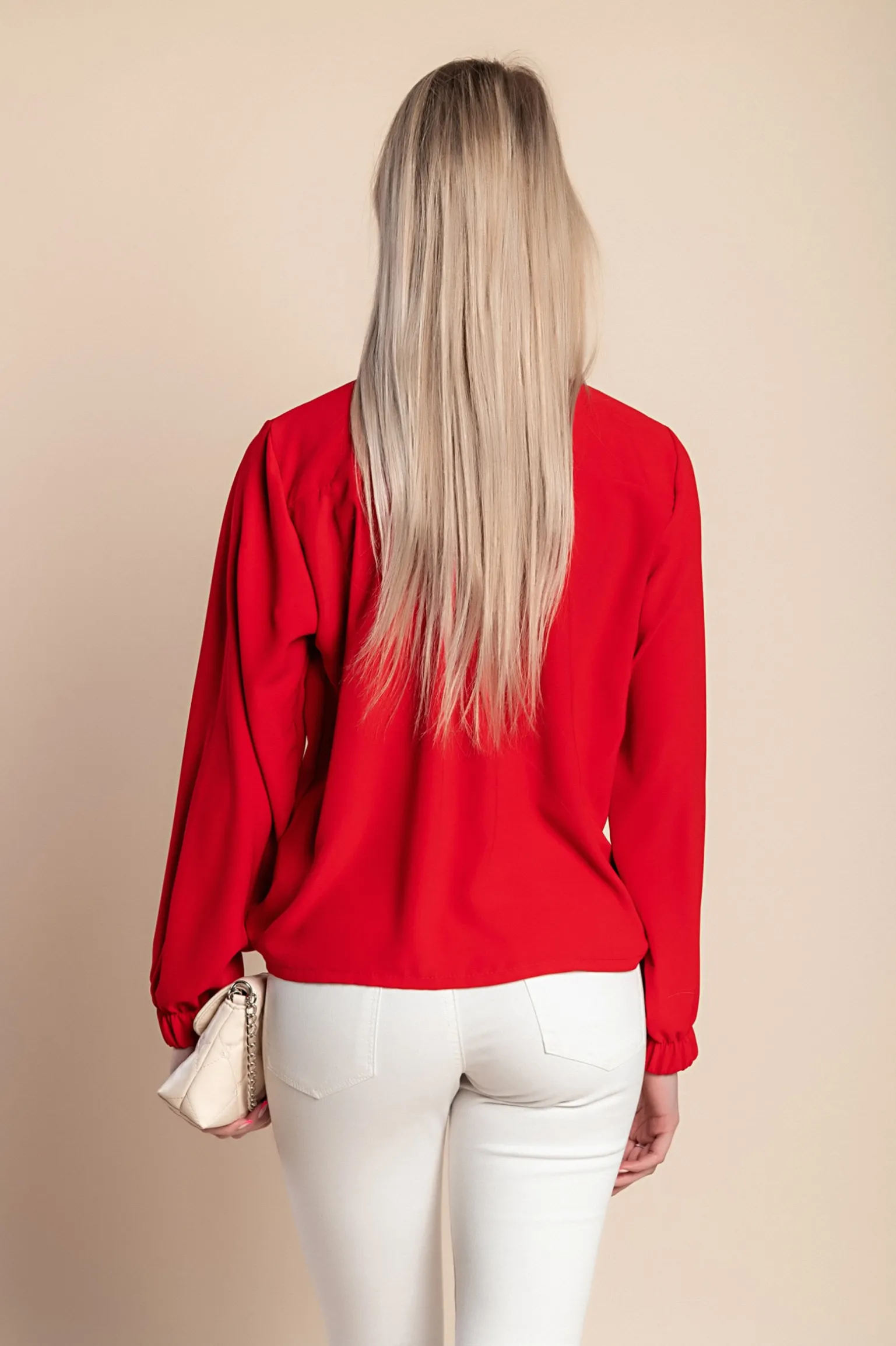 Camicia elegante con scollo rotondo, rossa.