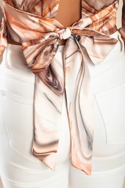 Camicia elegante con scollatura alta e maniche a campana Diezma, beige