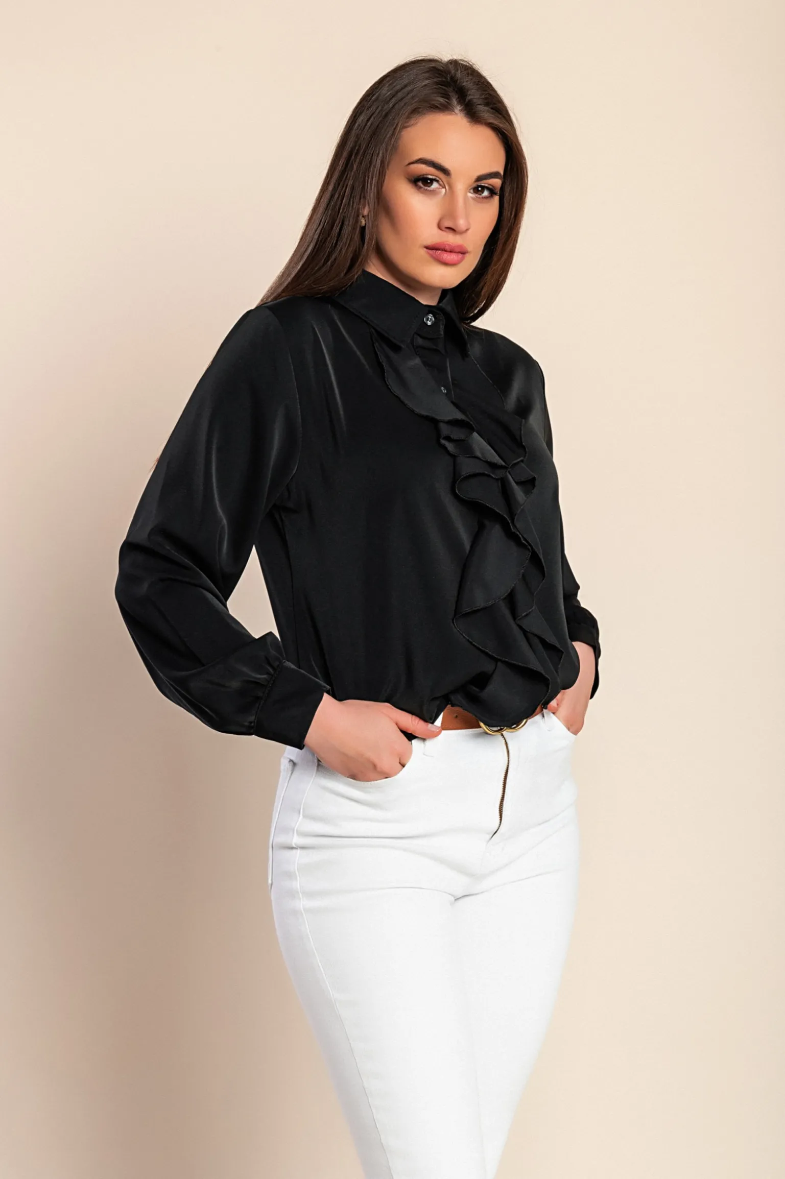 Camicia elegante con volant, nera