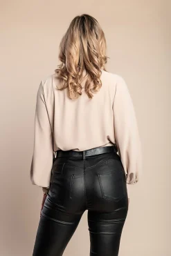Camicia elegante scollo a V incrociato Belucca, colore beige