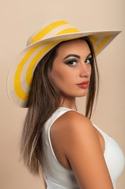 Cappello alla moda con stampa a righe, giallo