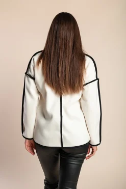 Cappotto corto elegante, bianco