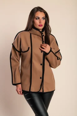 Cappotto corto elegante, color cammello