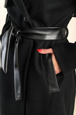 Cappotto elegante con dettagli in ecopelle, nero