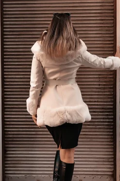 Cappotto elegante con ecopelliccia Palancia, bianco