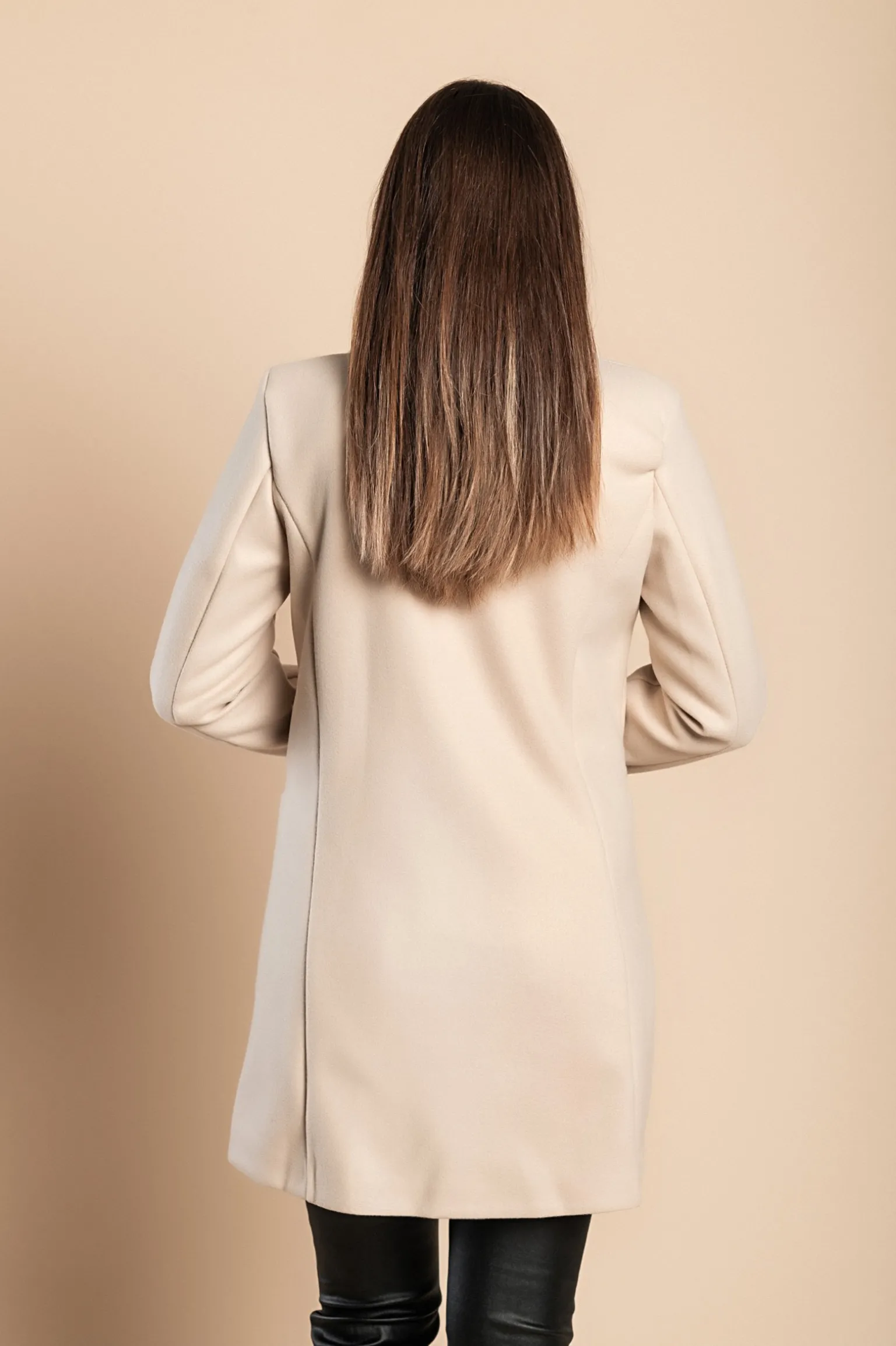 Cappotto elegante con un bottone, beige