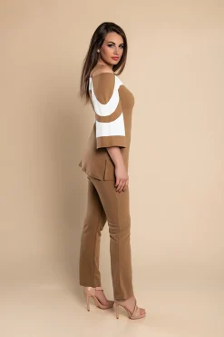 Competo elegante top con maniche a campana e pantaloni, cammello