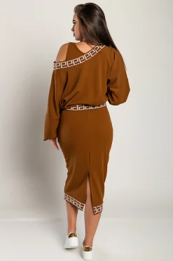 Completo elegante con top ampio e gonna attillata, cammello
