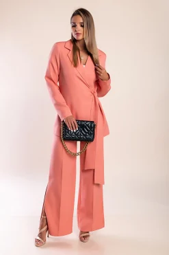 Completo giacca e pantaloni eleganti, colore salmone