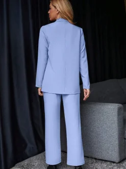 Completo giacca e pantaloni eleganti, di colore azzurro