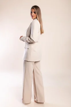 Completo giacca e pantaloni eleganti, beige