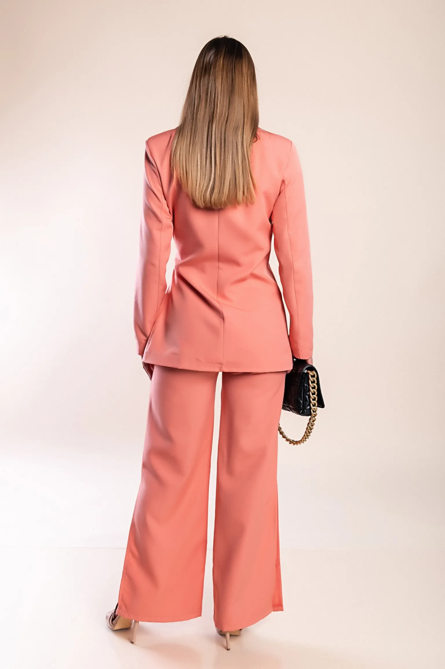Completo giacca e pantaloni eleganti, colore salmone