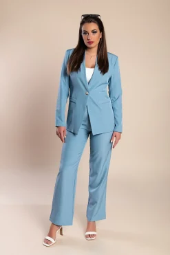 Completo giacca e pantaloni eleganti, di colore azzurro