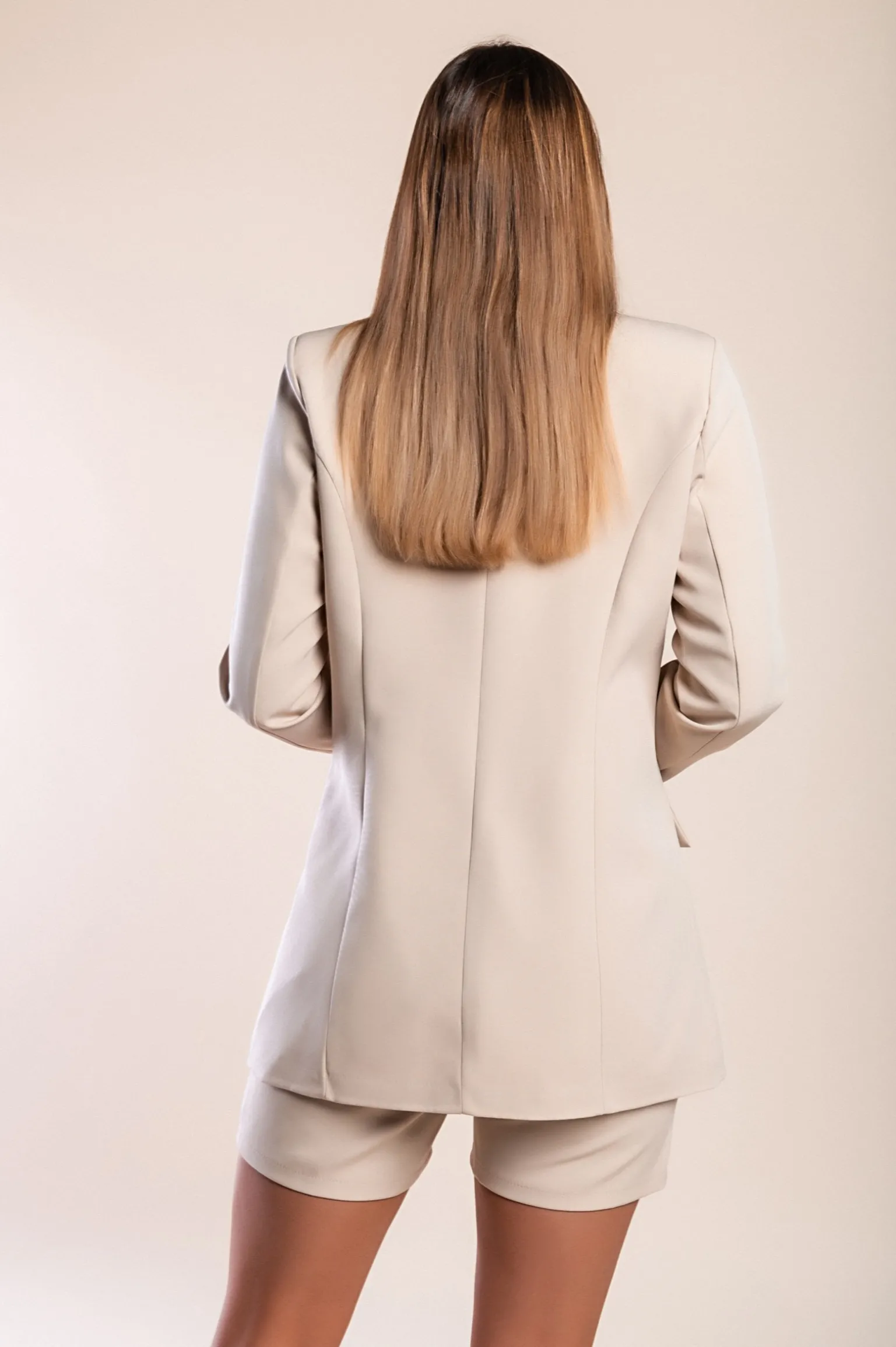 Completo giacca e pantaloni eleganti, beige