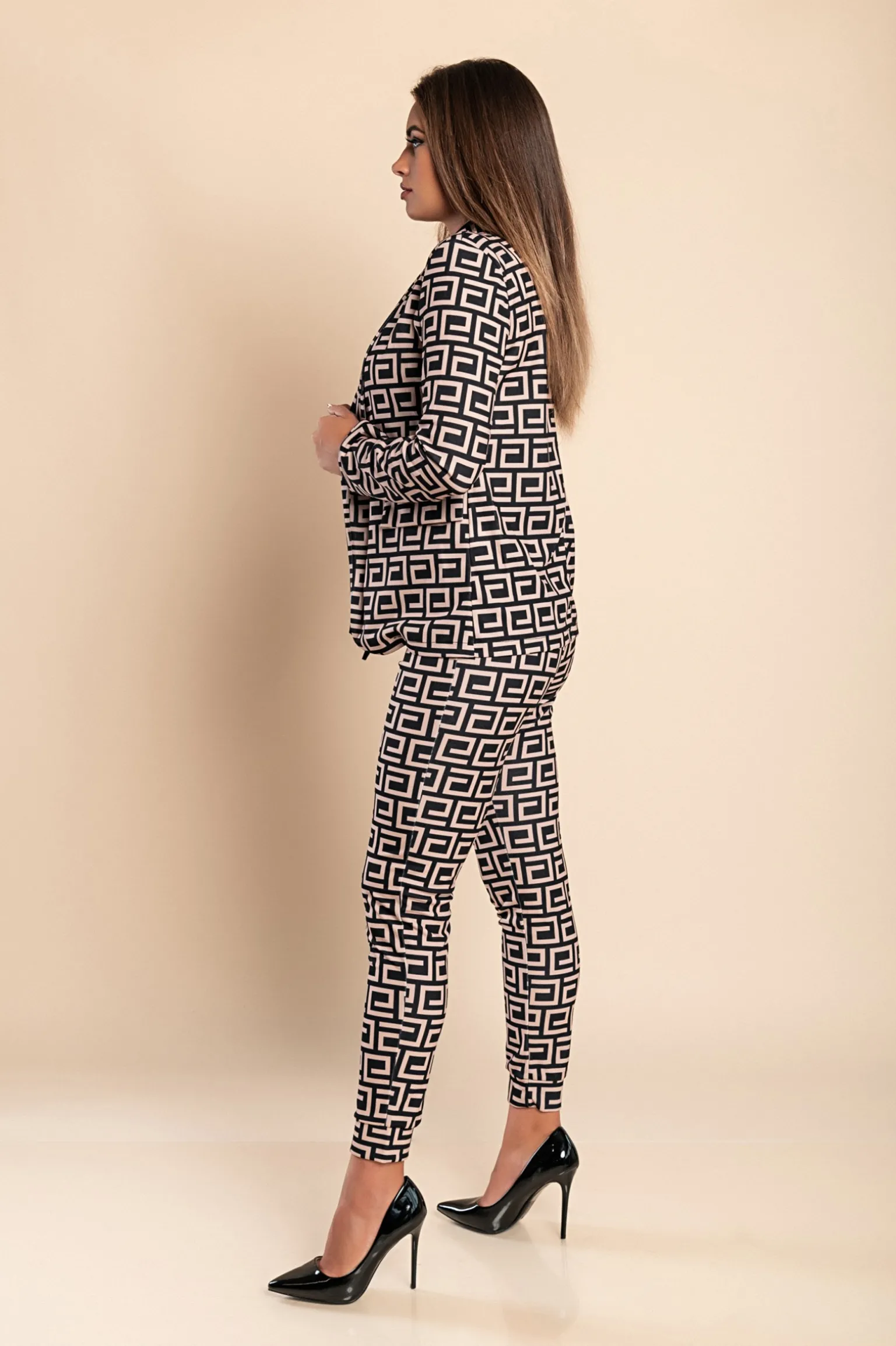 Completo pantalone con blazer elegante con stampa geometrica Nunzia, nero-beige