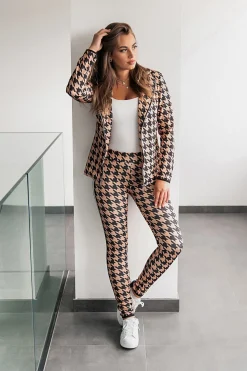 COMPLETO TAILLEUR ELEGANTE CON MOTIVO PEPITA MIRIAMA, NERO-MARRONE