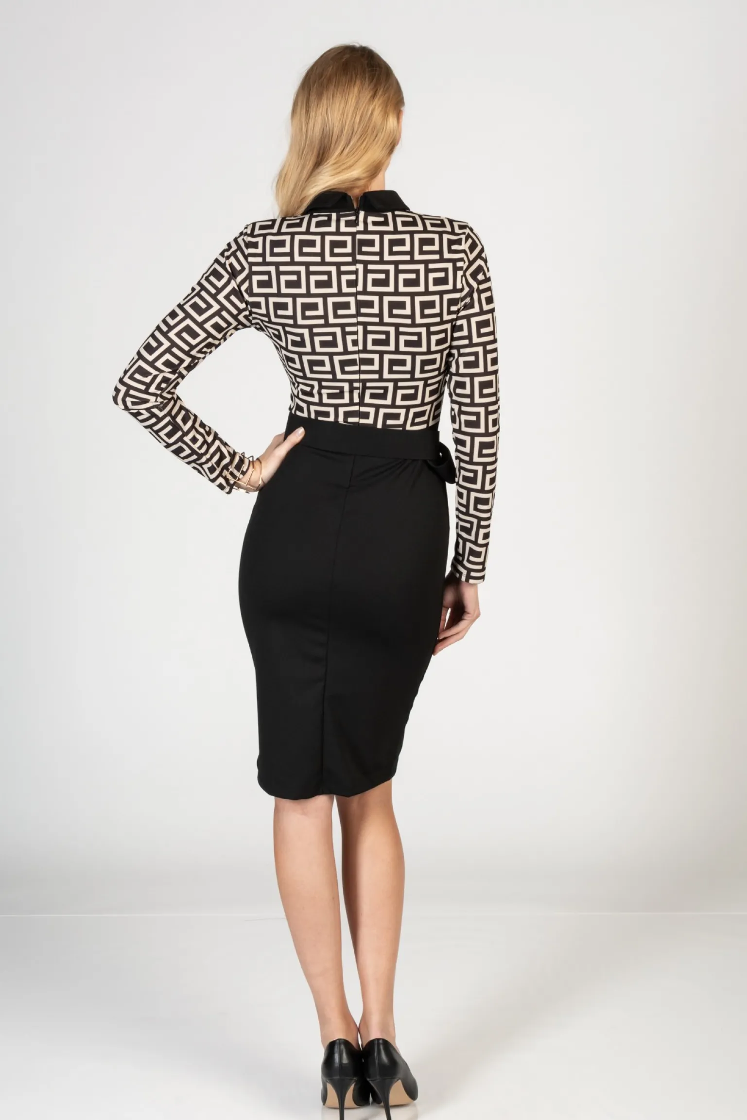 Elegante abito midi con stampa geometrica Moyama, nero