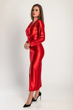 Elegante abito midi in simil raso, rosso