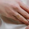 Elegante anello con motivo serpente, colore oro