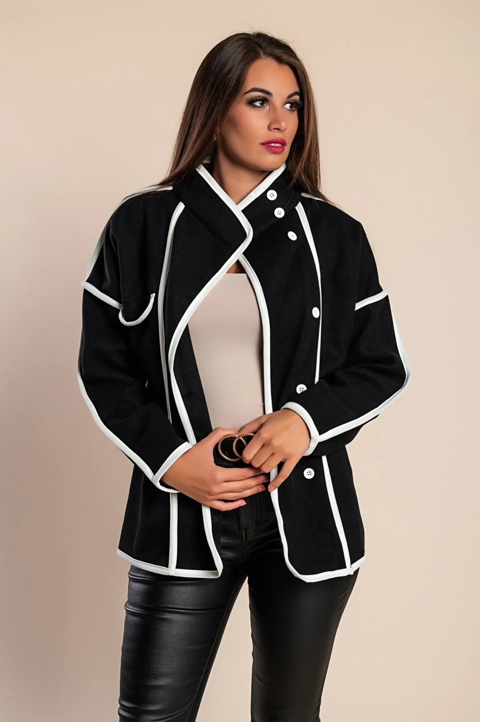 Elegante cappotto corto, nero