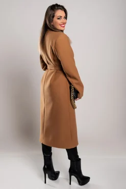 Elegante cappotto lungo con bottoni, color cammello