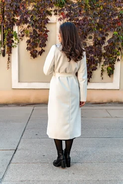 Elegante cappotto lungo con bottoni, bianco