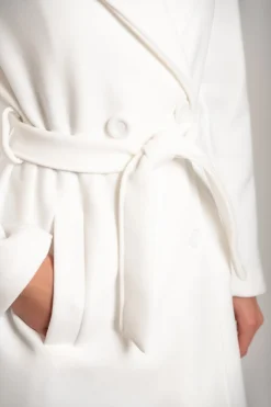 Elegante cappotto lungo con bottoni, bianco