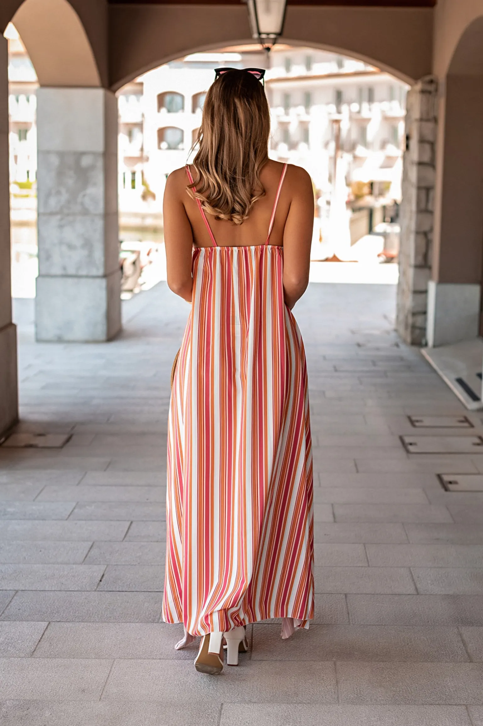 Elegante maxi abito con stampa a righe, multicolor