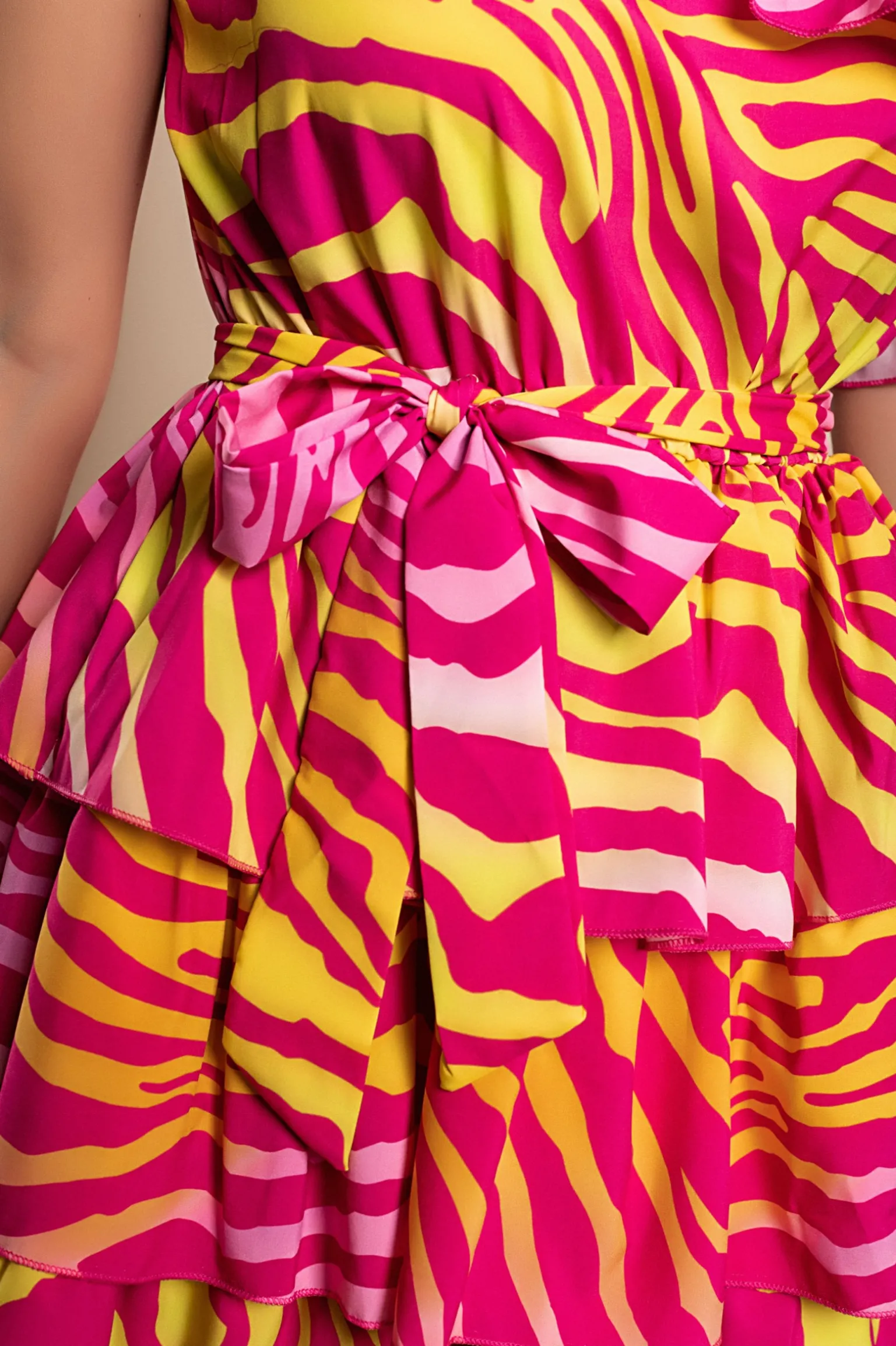 Elegante mini abito con balze Bovina, fucsia