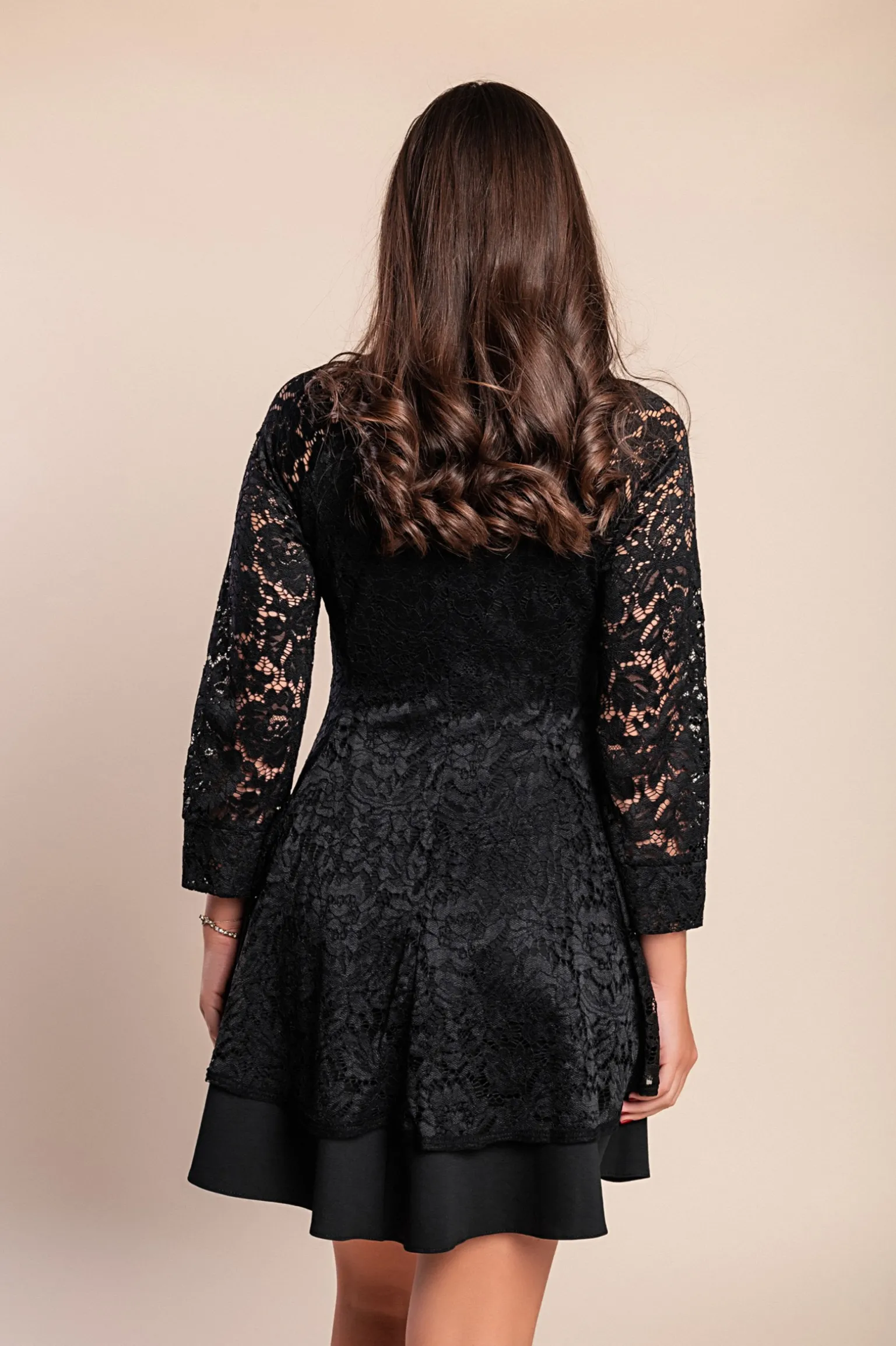 Elegante mini abito in pizzo trasparente, nero
