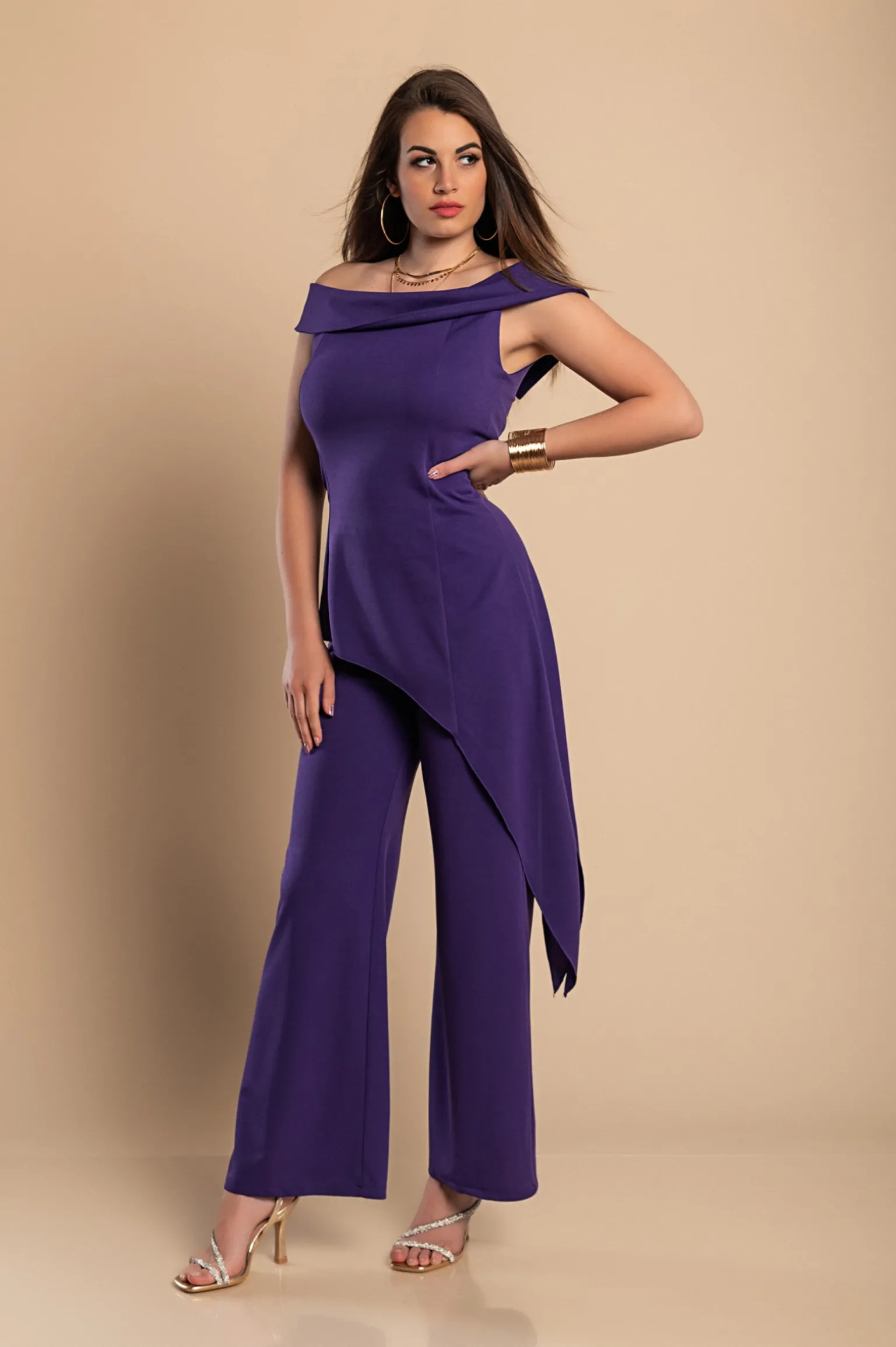 Elegante set composto da top e pantaloni asimmetrici, viola