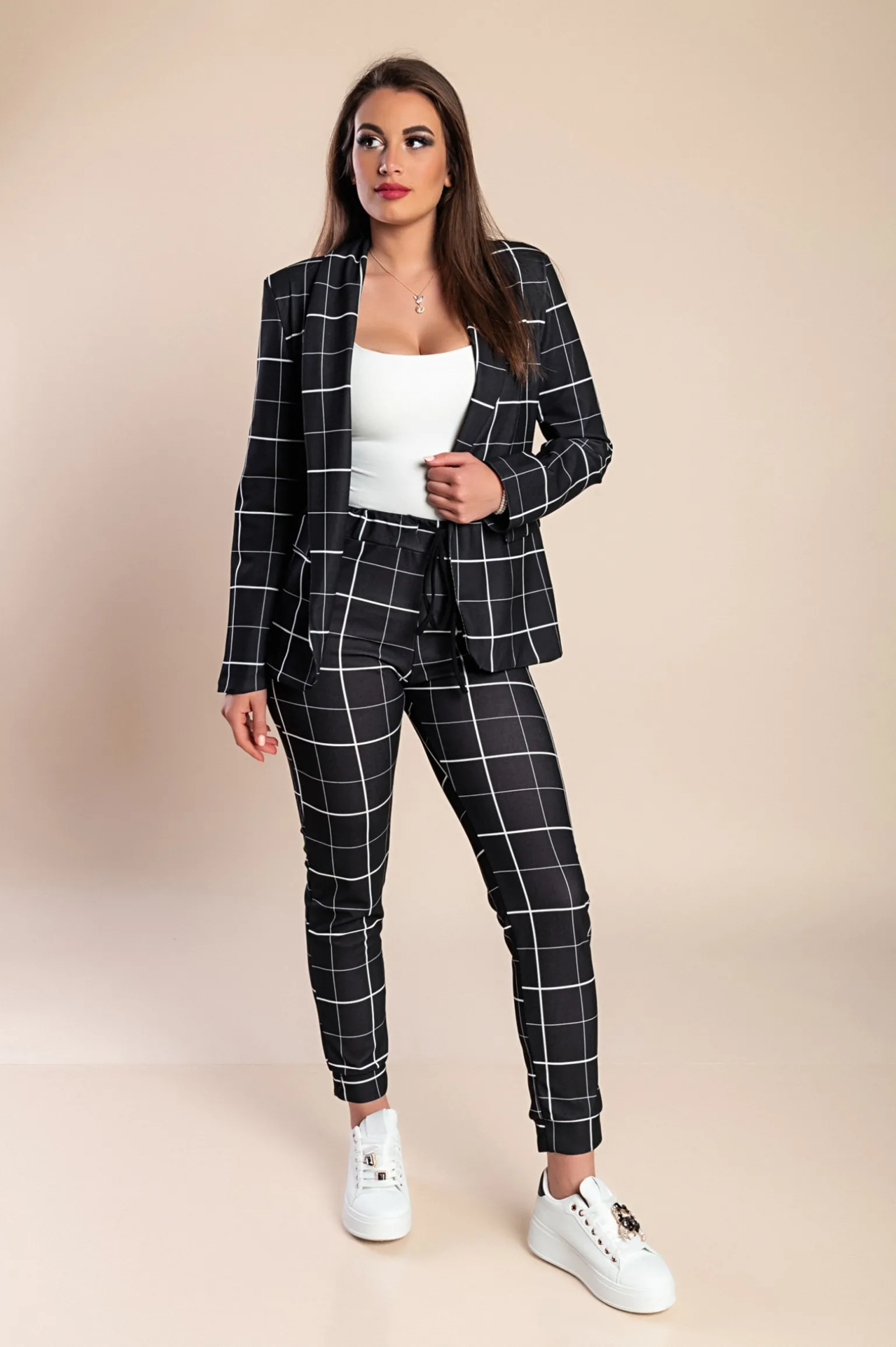 Elegante tailleur pantalone con motivo a rombi Estrena, nero - diamante