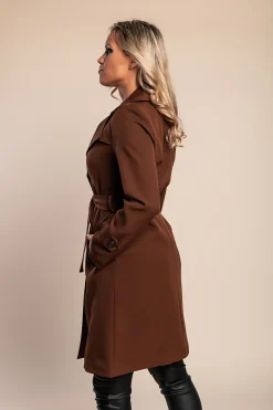 Elegante trench con bottoni, marrone