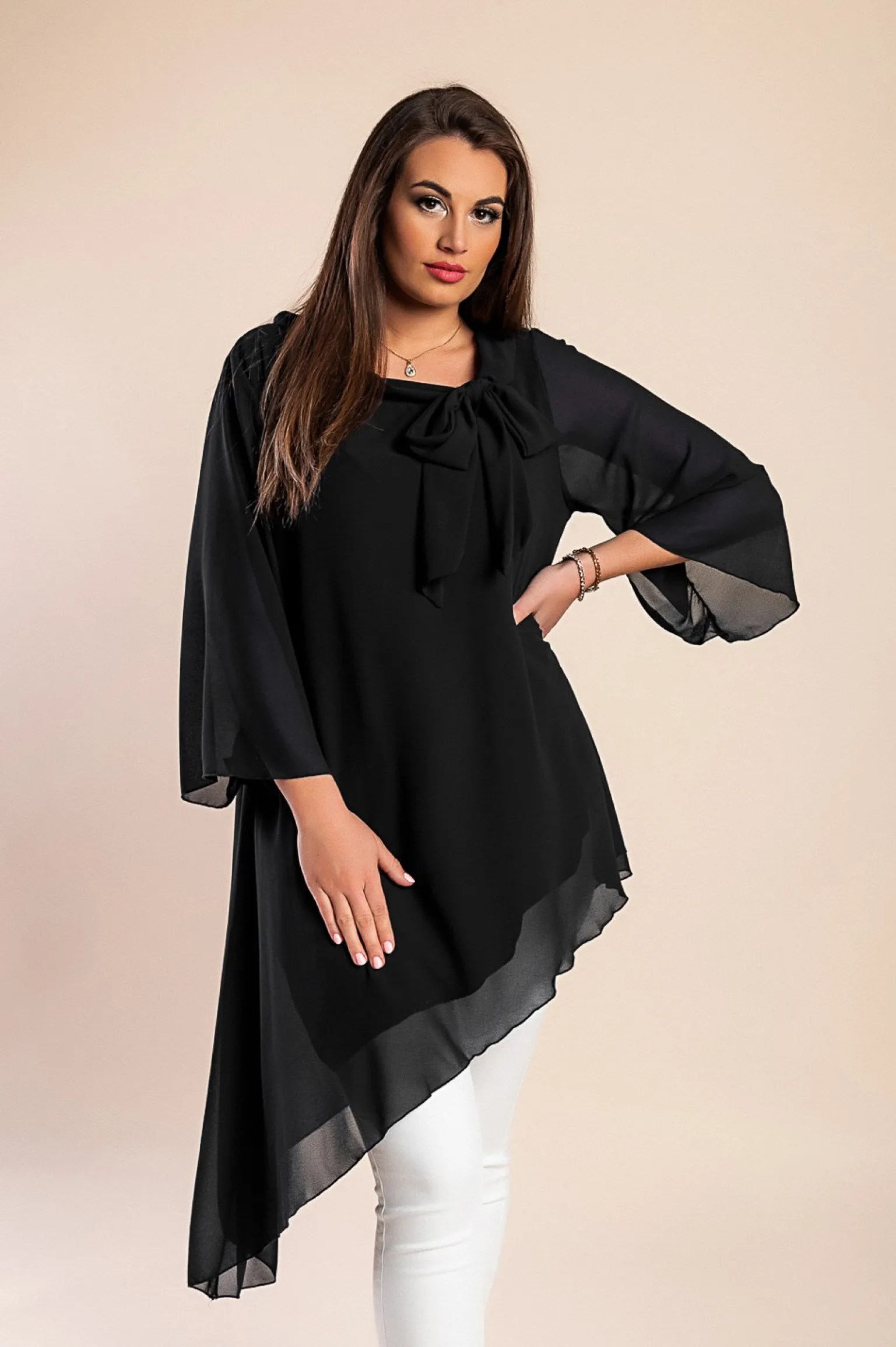 Elegante tunica traslucida con fiocco decorativo Ginette, nera