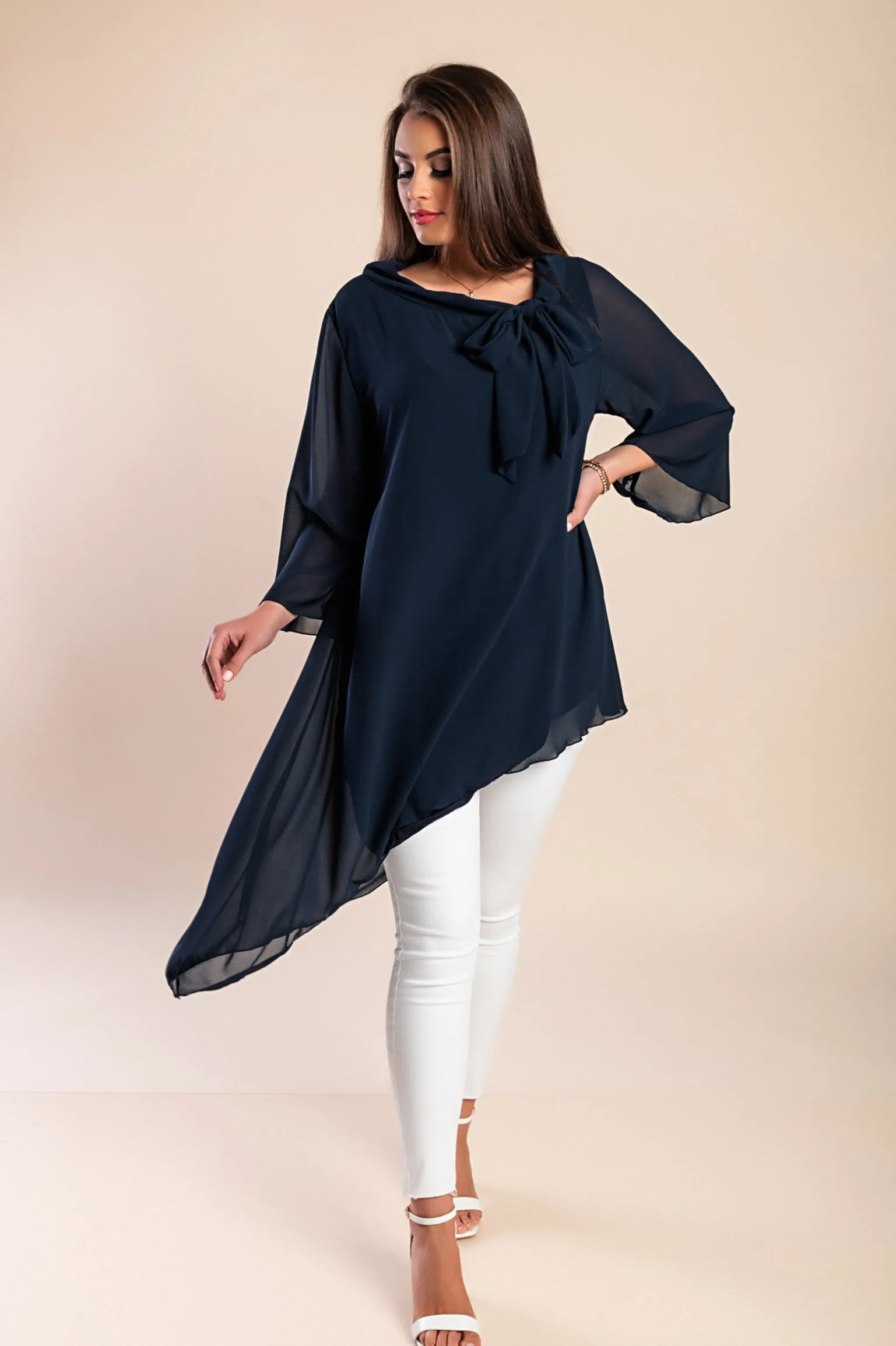 Elegante tunica traslucida con fiocco decorativo Ginette, blu scuro