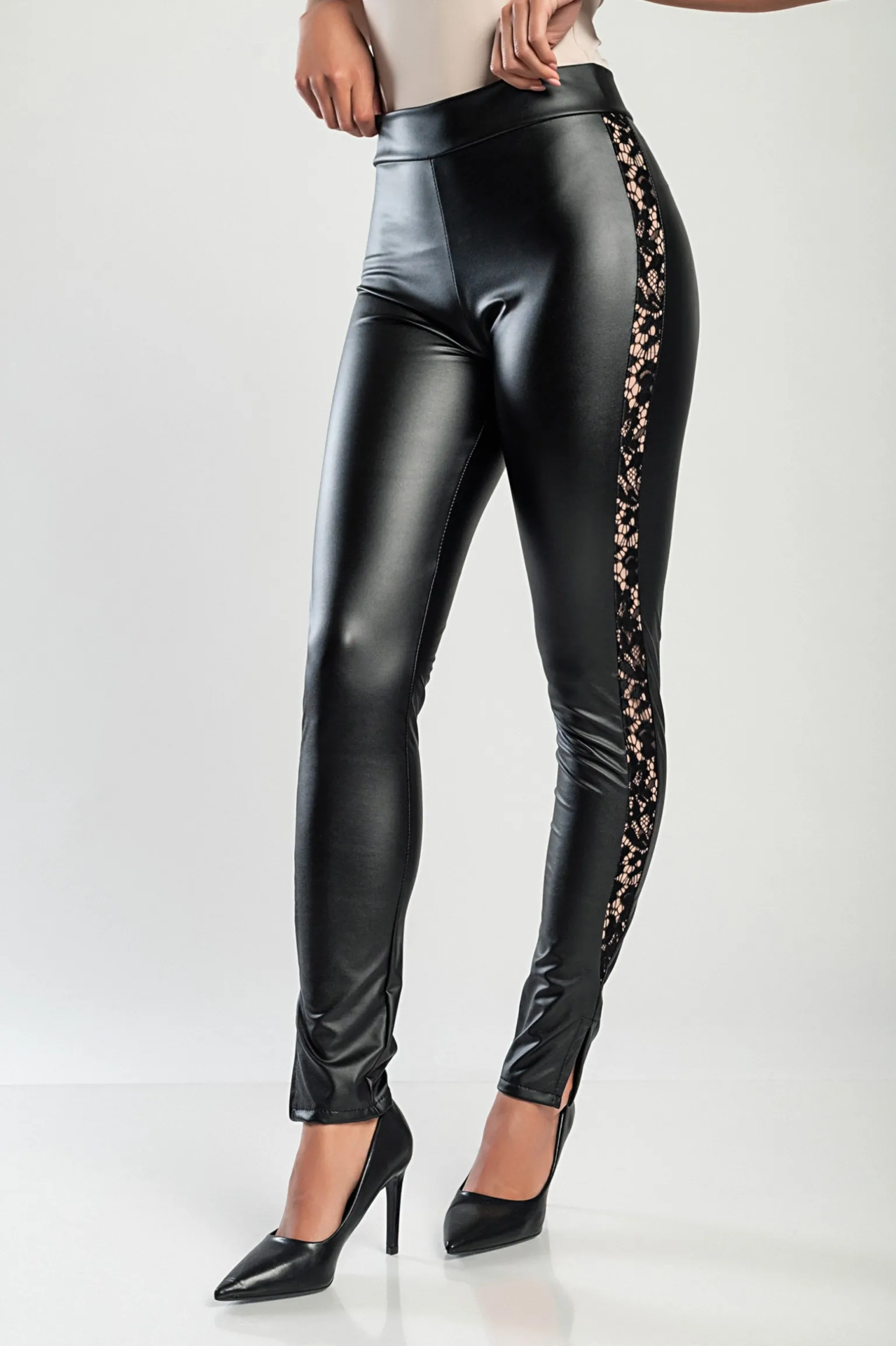 Eleganti leggings in ecopelle con pizzo Margaretta, nero
