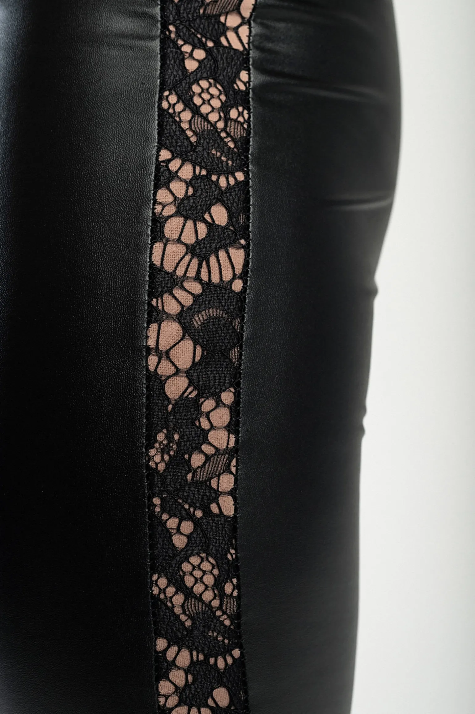 Eleganti leggings in ecopelle con pizzo Margaretta, nero