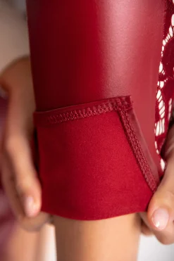 Eleganti leggings in ecopelle con pizzo Margaretta, bordeaux
