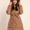 Giacca imbottita con cappuccio taglia comoda, cammello