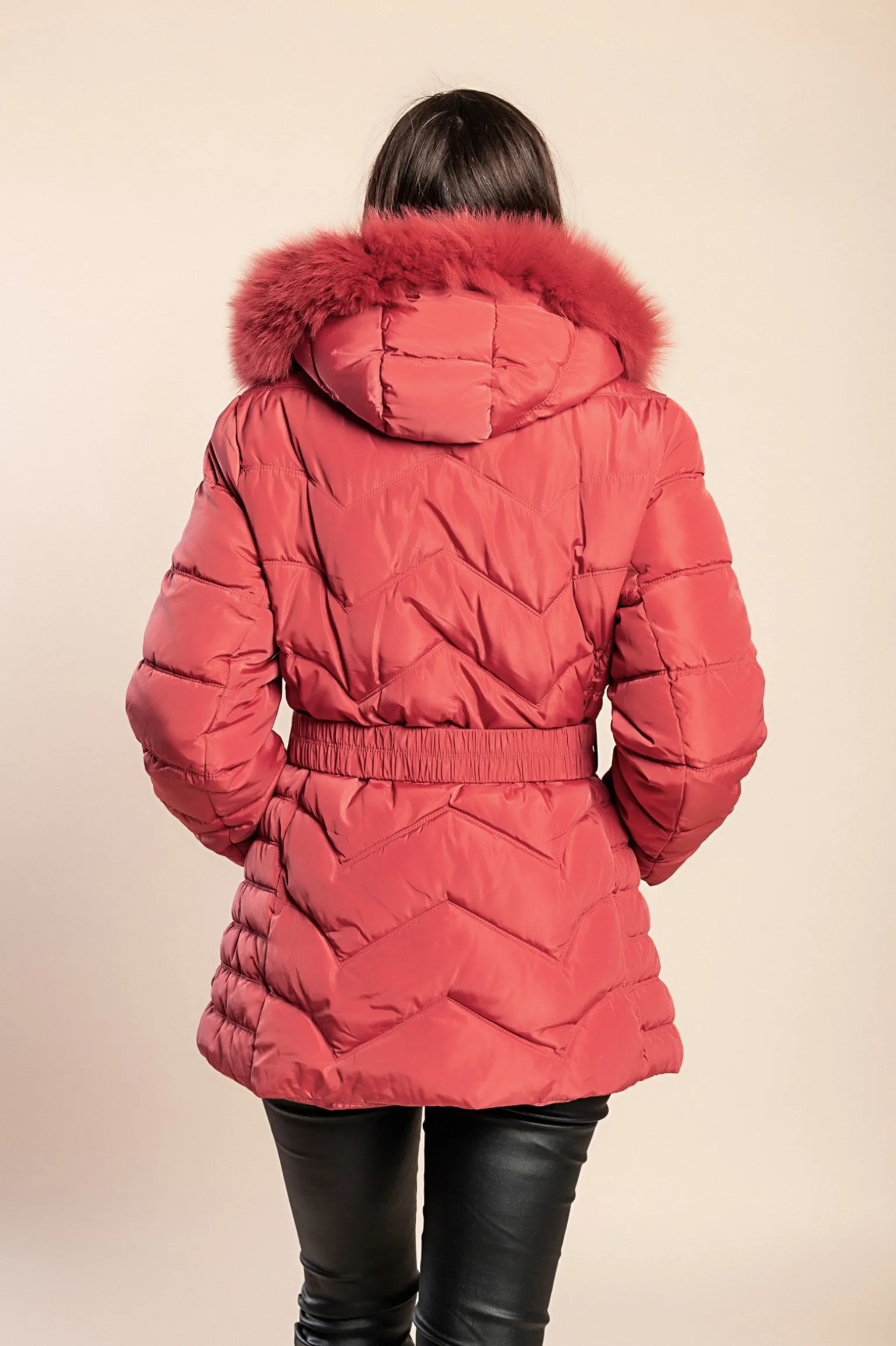 Giacca imbottita corta taglie forti con cappuccio, fucsia