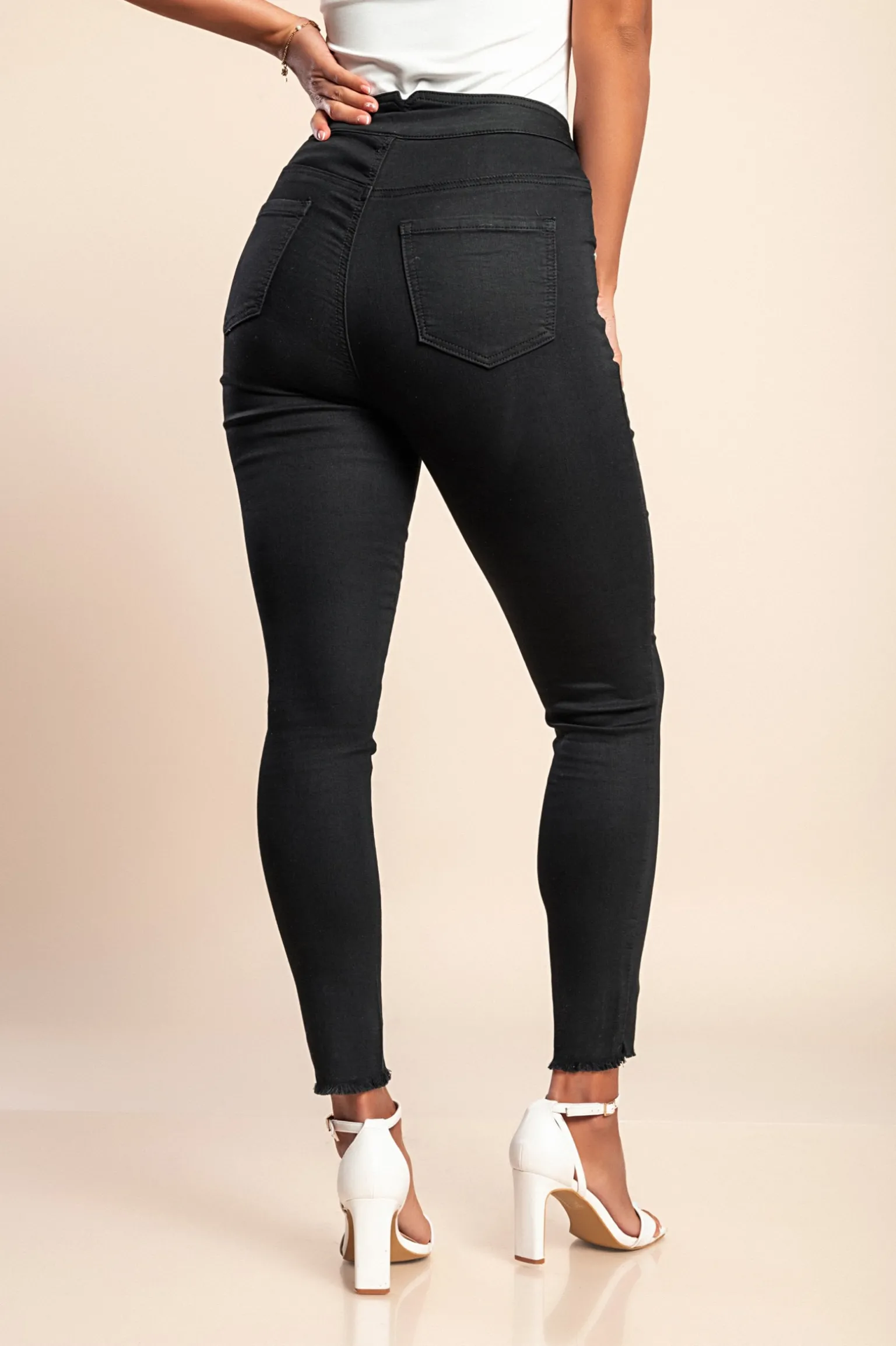Jeans con bottoni decorativi, neri